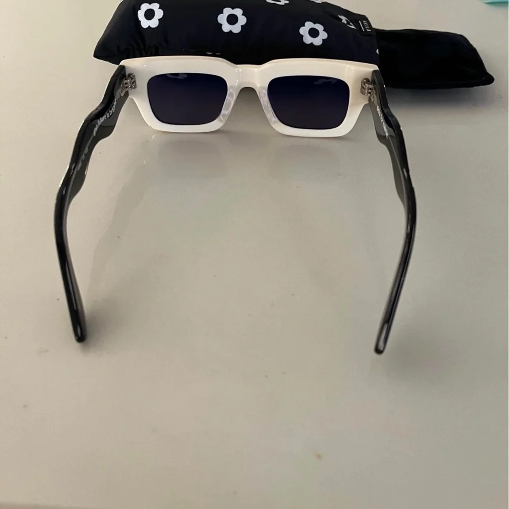 New kids Akila sunglasses